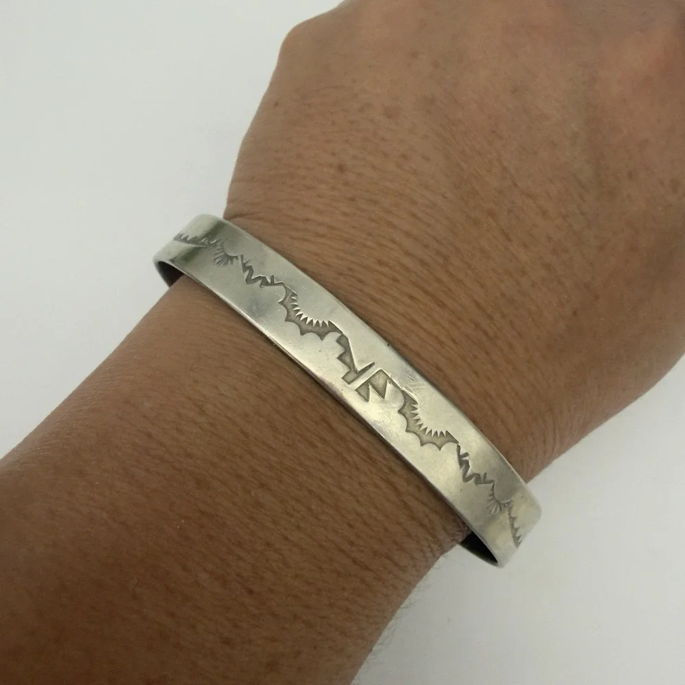 Vintage Native American Navajo HAND STAMPED silver Bracelet 7.25 in